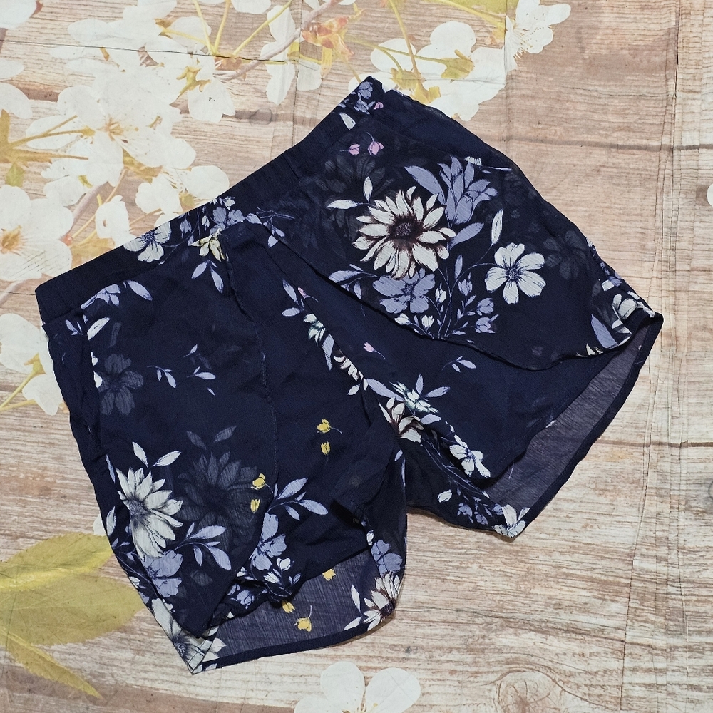 For All Seasons Stylish Floral Short